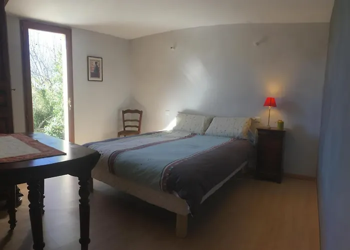 Maison sur la colline cheminée WIFI proche Thermes